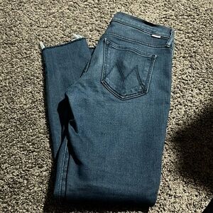 MOTHER jeans Looker Ankle Fray